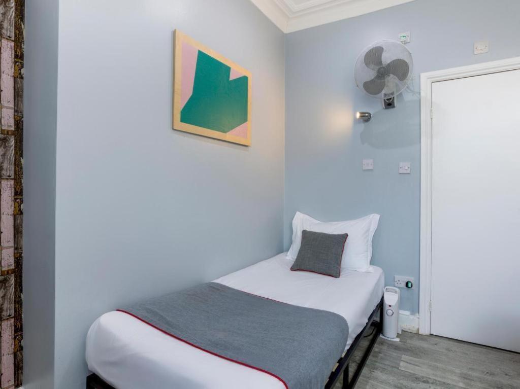 Orlando Hotel London Room photo