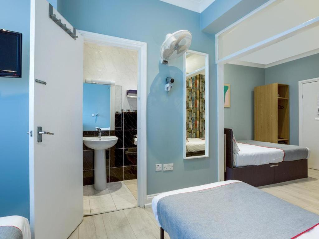 Orlando Hotel London Room photo