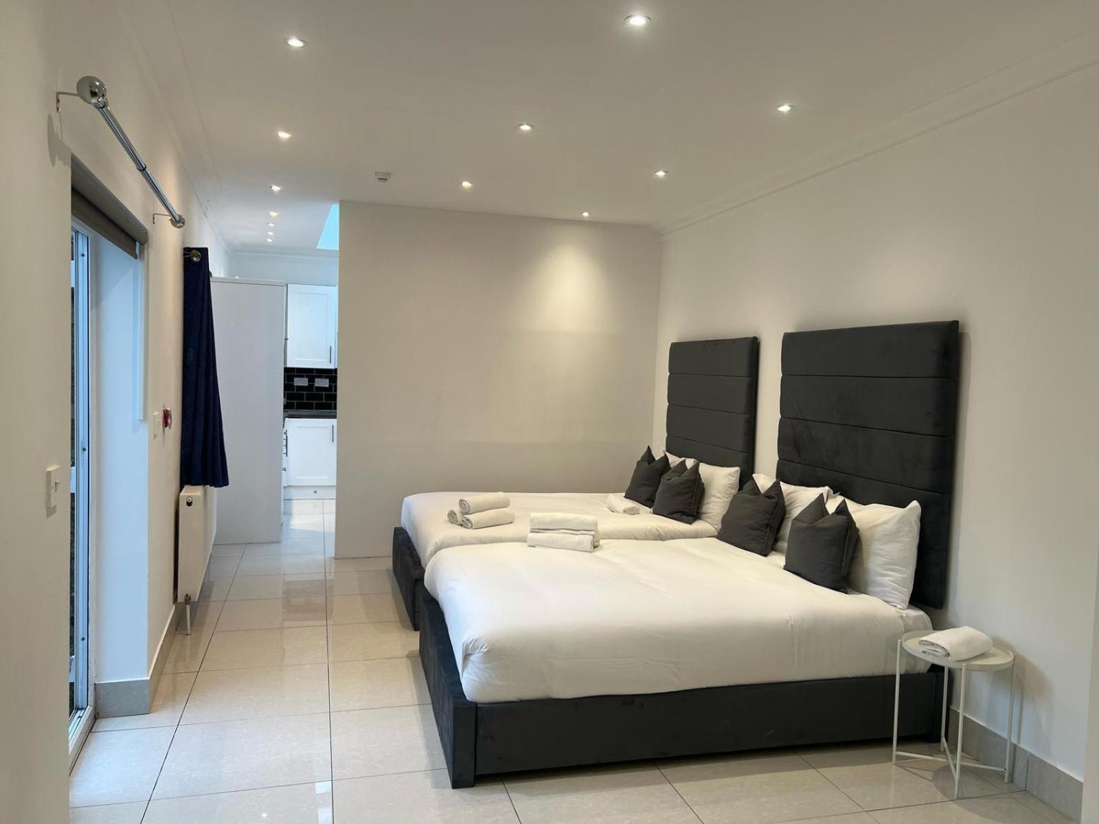 Orlando Hotel London Exterior photo
