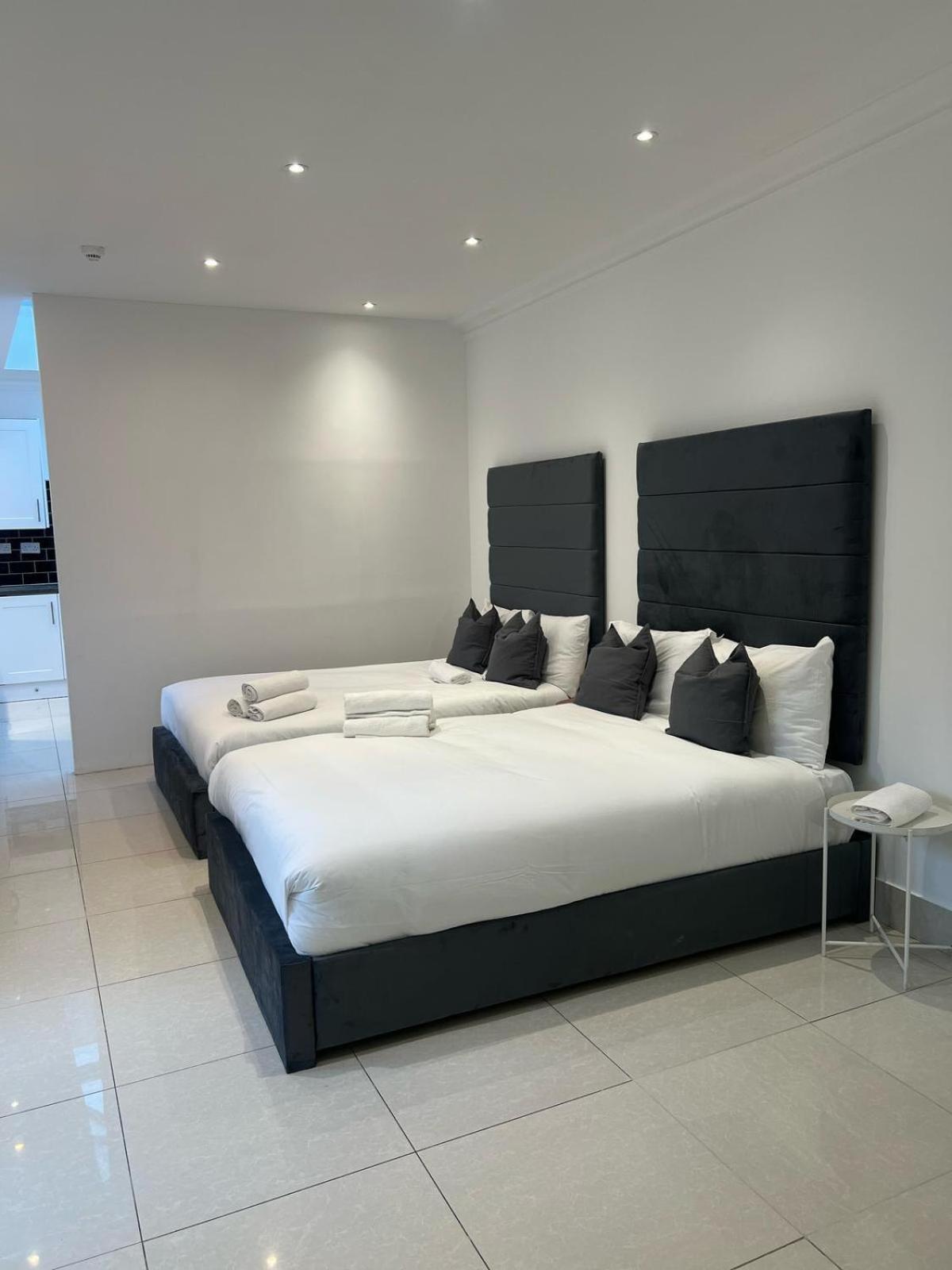 Orlando Hotel London Exterior photo
